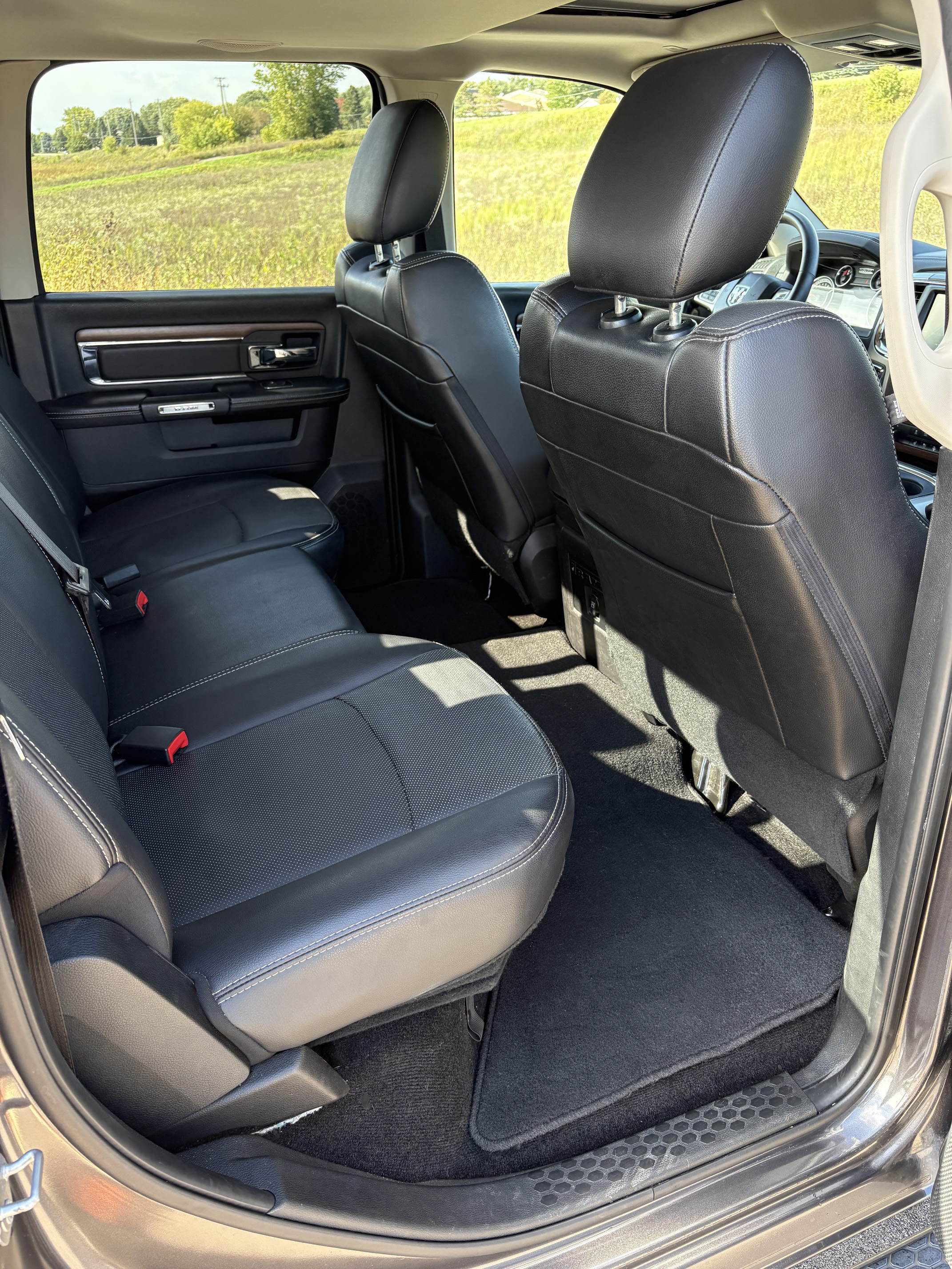 Used 2017 RAM 1500 Laramie w/ Convenience Group AWD/4WD image 18