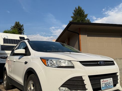 Used 2016 Ford Escape SE w/ Equipment Group 201A image 5