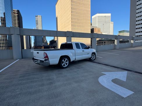 Used 2010 Toyota Tacoma Pickup 4D 6 ft image 1