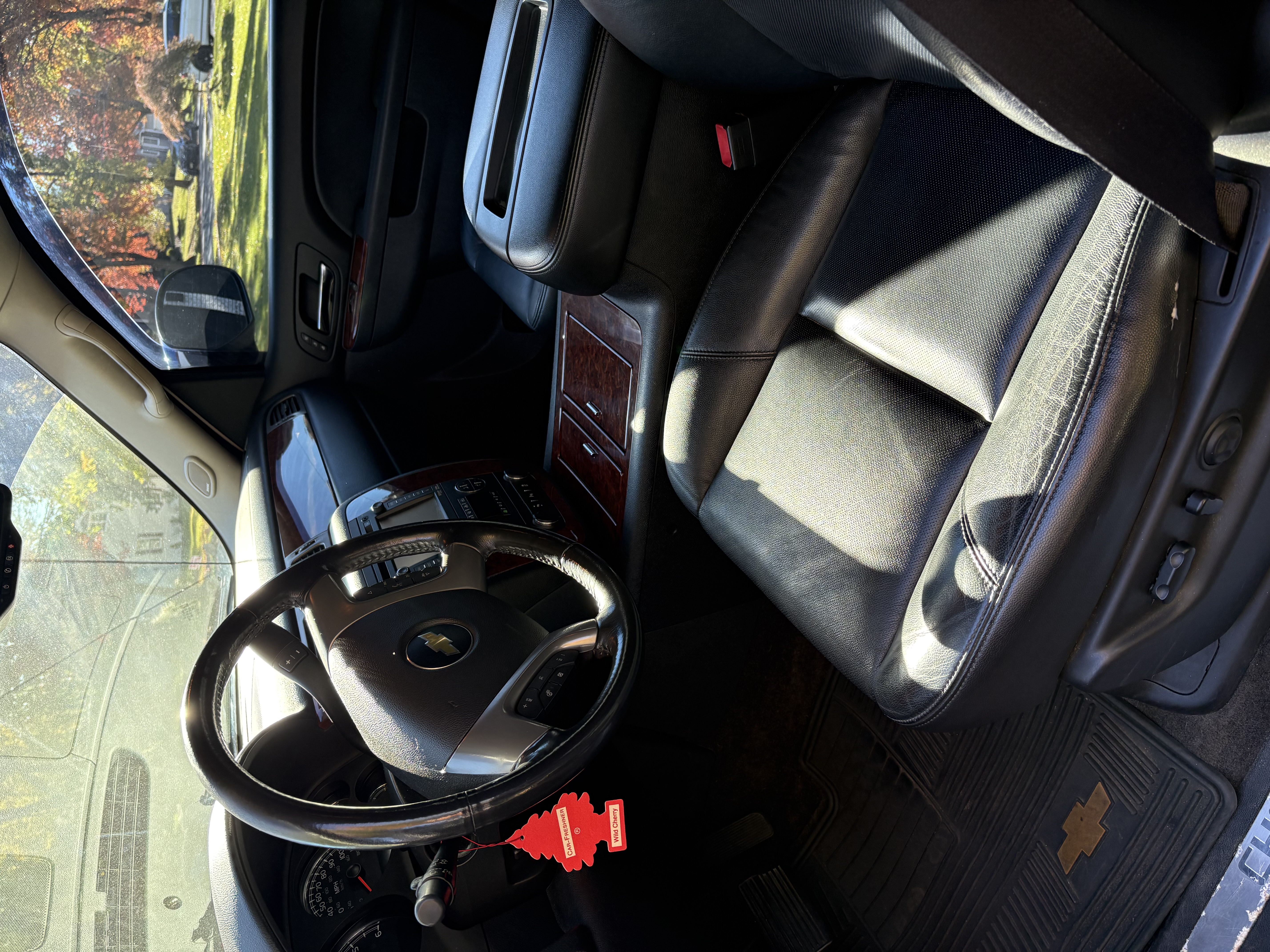 Used 2012 Chevrolet Avalanche LTZ AWD/4WD image 23