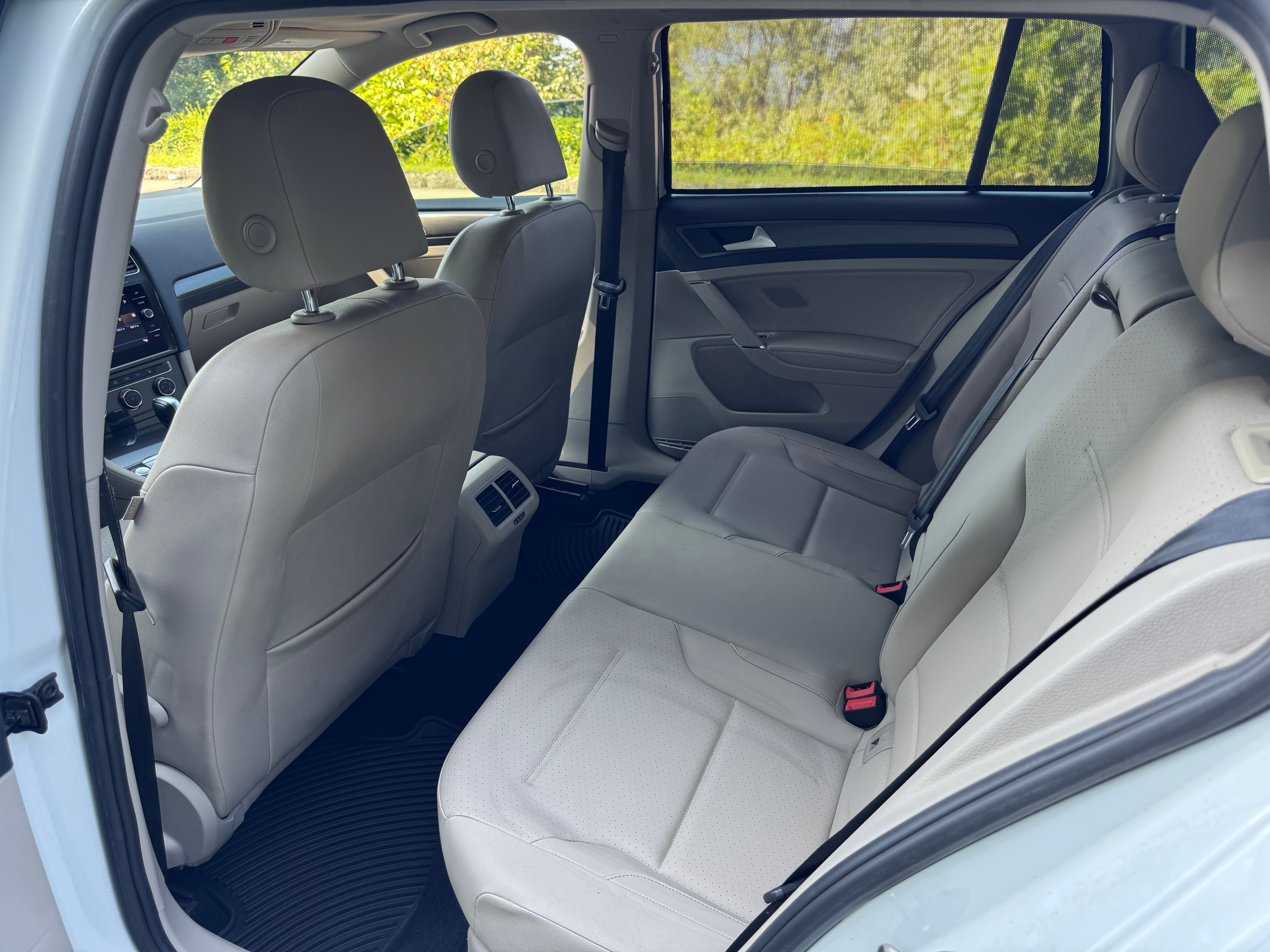Used 2018 Volkswagen Golf SE FWD image 15