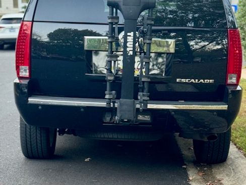 Used 2010 Cadillac Escalade Luxury image 9