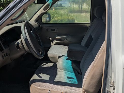 Used 2001 Toyota Tundra Long Bed image 5