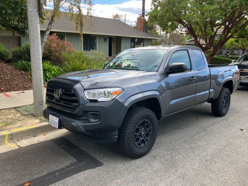 Used 2019 Toyota Tacoma 2WD Access Cab image 2