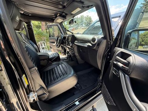 Used 2017 Jeep Wrangler Unlimited Rubicon w/ Dual Top Group image 25