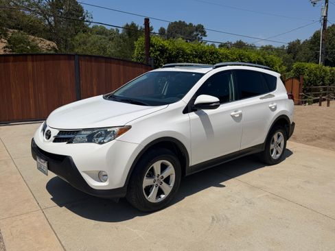 Used 2013 Toyota RAV4 XLE FWD image 1