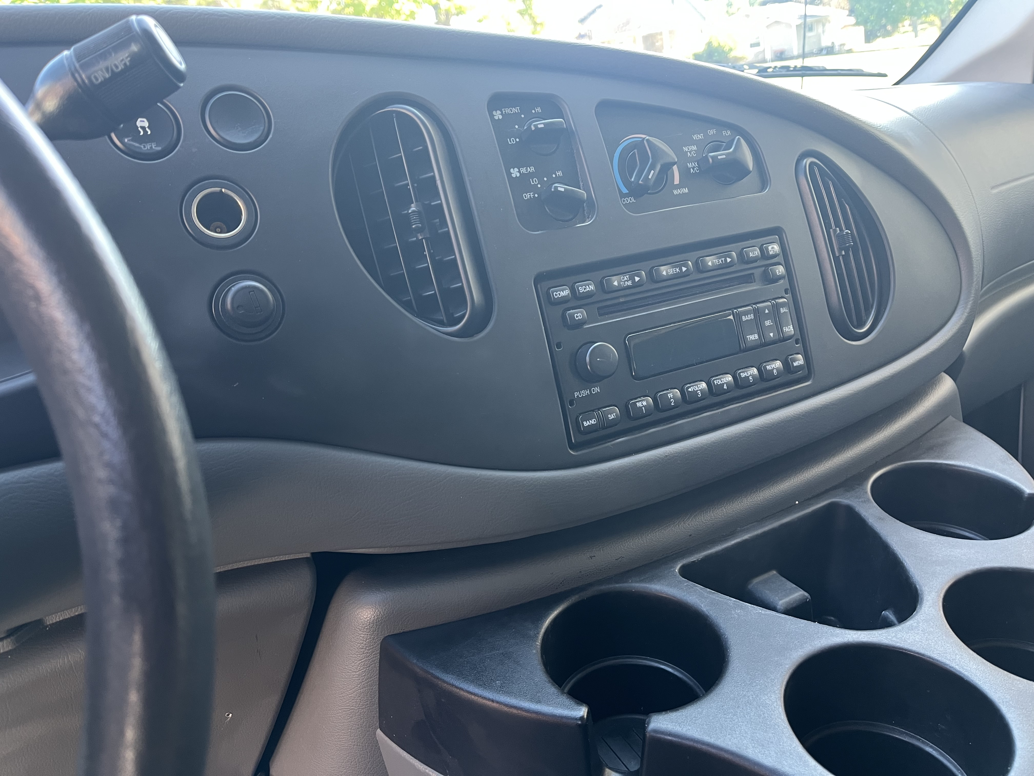 Used 2008 Ford E-350 and Econoline 350 XLT RWD image 6