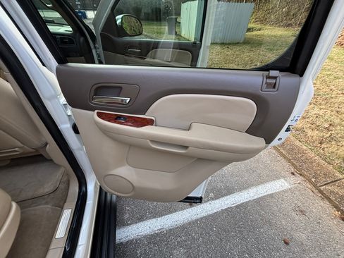 Used 2013 Chevrolet Tahoe LTZ image 14