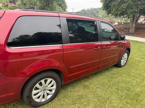 Used 2014 Volkswagen Routan SE image 28