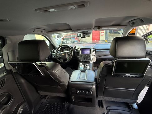 Used 2020 Chevrolet Suburban LT RWD image 10