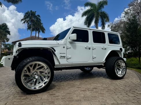 Used 2024 Jeep Wrangler Unlimited Sahara w/ Technology Group image 2