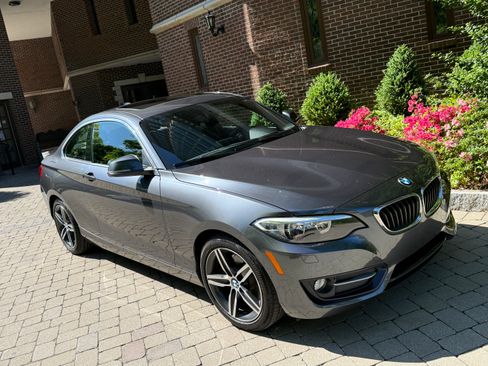 Used 2017 BMW 230i xDrive Coupe AWD/4WD image 2