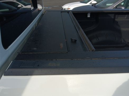 Used 2017 Nissan Titan SV image 2