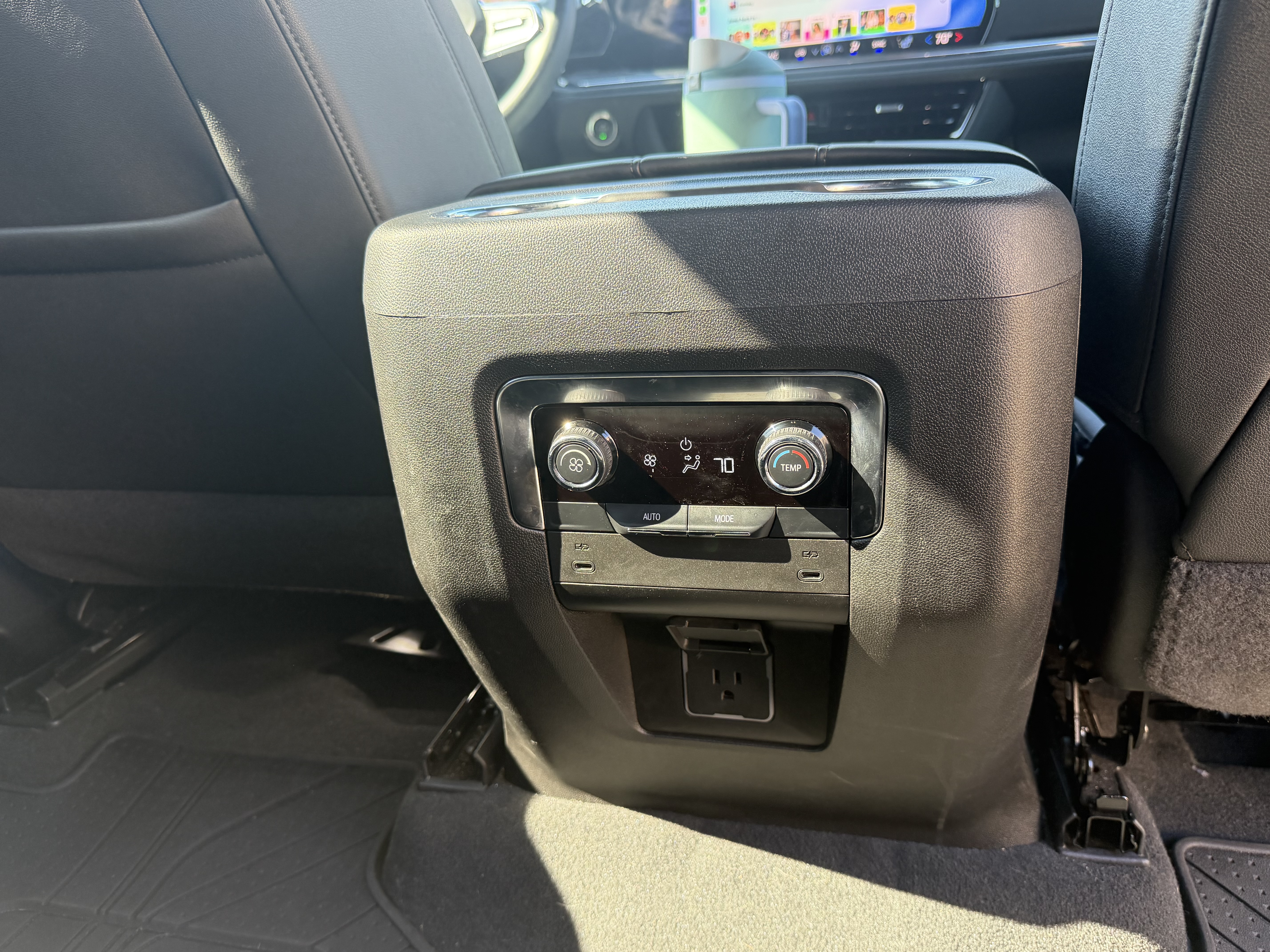 Used 2025 Chevrolet Suburban LT AWD/4WD image 14