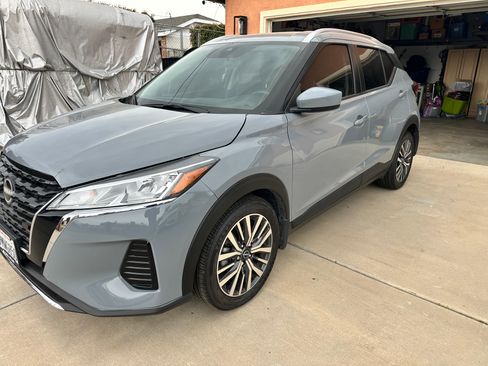 Used 2024 Nissan Kicks SV image 1