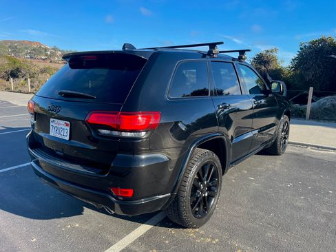 Used 2017 Jeep Grand Cherokee Altitude image 6