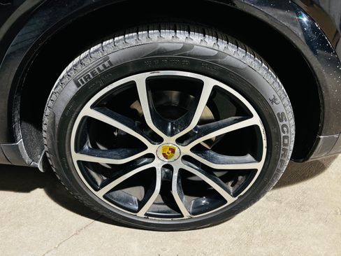 Used 2019 Porsche Cayenne image 10