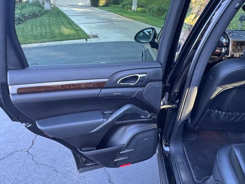 Used 2013 Porsche Cayenne S image 13