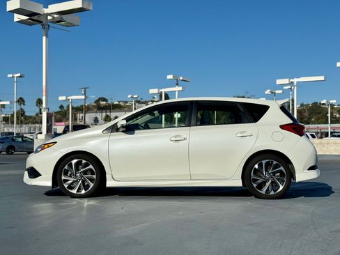 Used 2017 Toyota Corolla iM w/ Carpet Mat Package FWD image 8