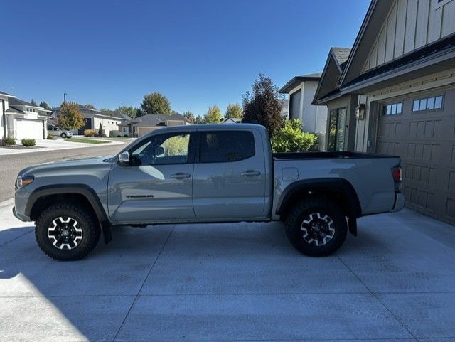 Used 2023 Toyota Tacoma TRD Off-Road w/ TRD Premium Off Road Package AWD/4WD image 1