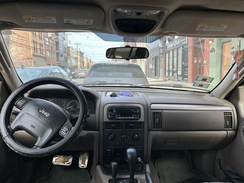 Used 2004 Jeep Grand Cherokee Laredo w/ Cold Weather Group image 12