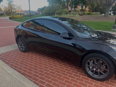 Used 2023 Tesla Model 3 Standard Range image 4