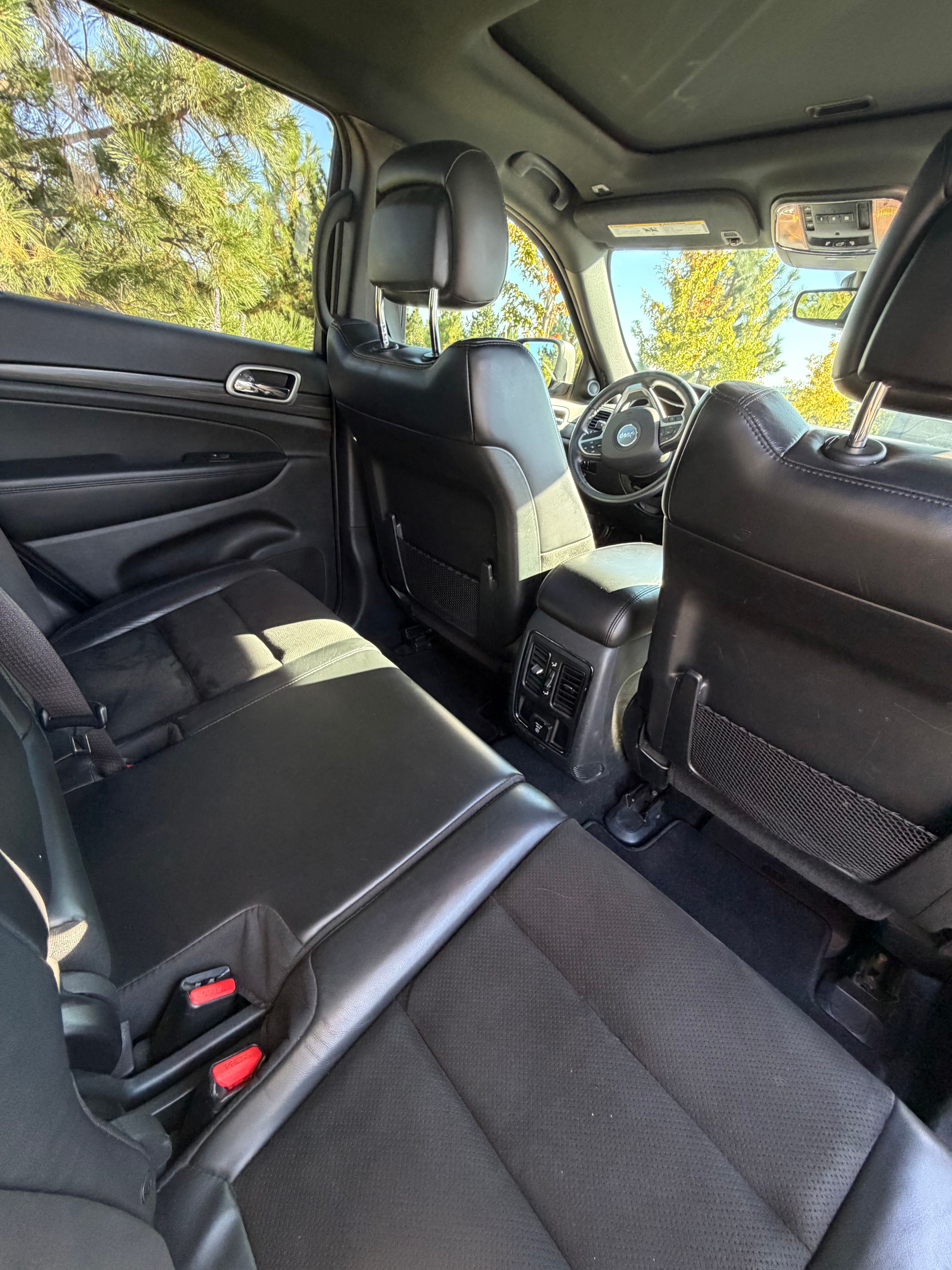 Used 2019 Jeep Grand Cherokee Altitude AWD/4WD image 17