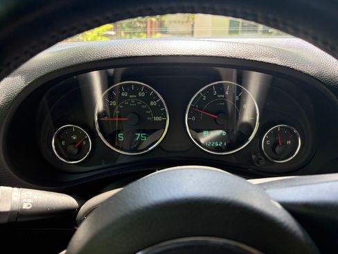 Used 2013 Jeep Wrangler Unlimited Sahara w/ Dual Top Group AWD/4WD image 26