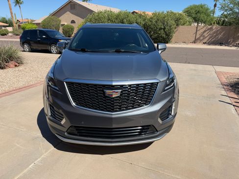 Used 2020 Cadillac XT5 Premium Luxury FWD image 2