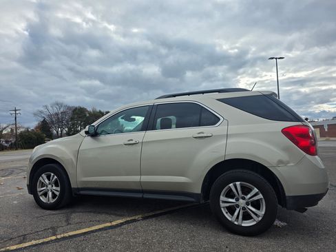 Used 2015 Chevrolet Equinox LT w/ Driver Convenience Package image 2