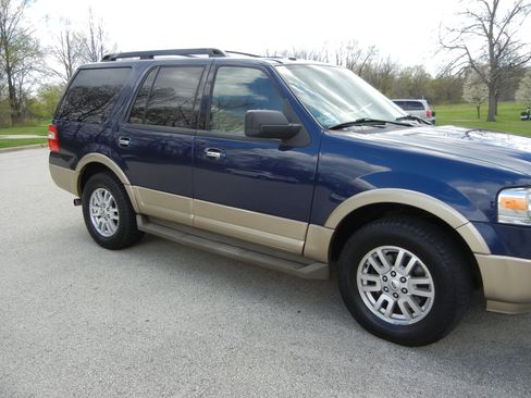 Used 2011 Ford Expedition XLT w/ 203A Rapid Spec Order Code image 2