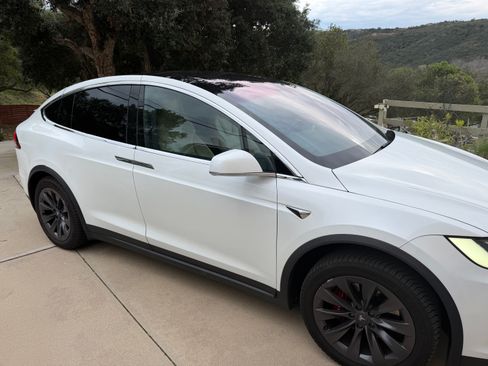 Used 2020 Tesla Model X Long Range image 1