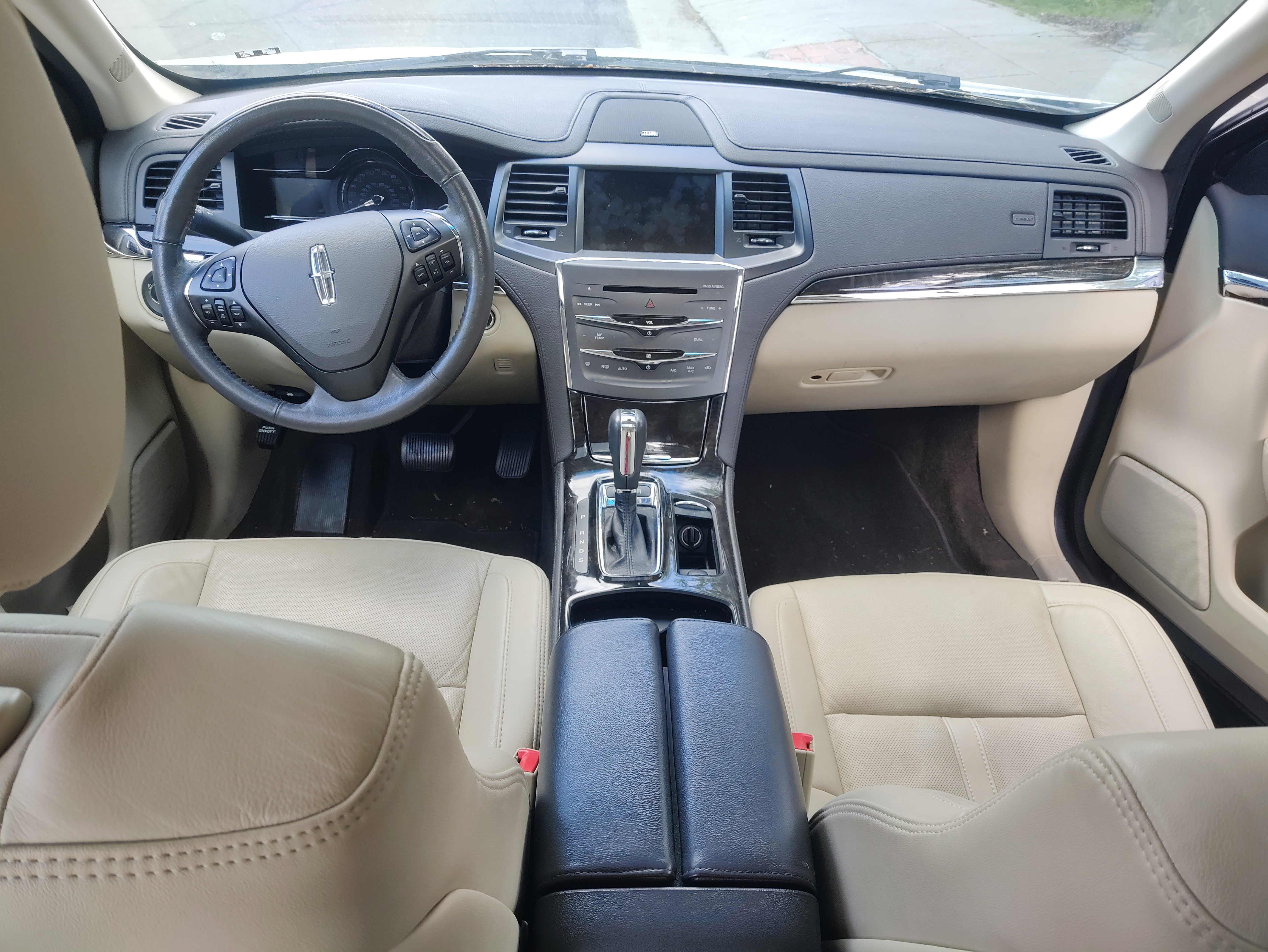 Used 2014 Lincoln MKS w/ Equipment Group 101A FWD image 8