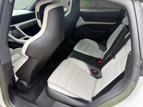 Used 2022 Porsche Taycan image 12