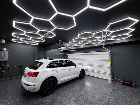 Used 2018 Audi Q5 Prestige w/ Prestige Package image 1