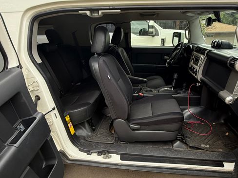 Used 2014 Toyota FJ Cruiser 4WD w/ Convenience Package image 6