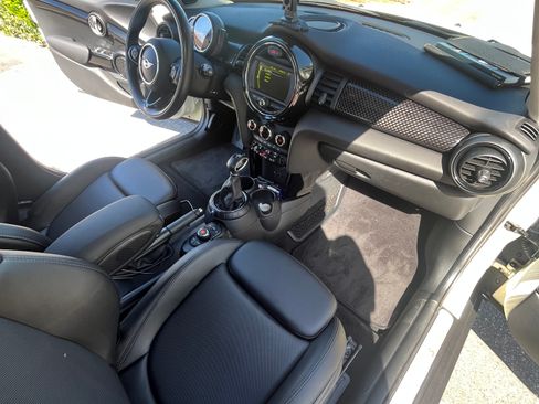 Used 2017 MINI Cooper S image 10