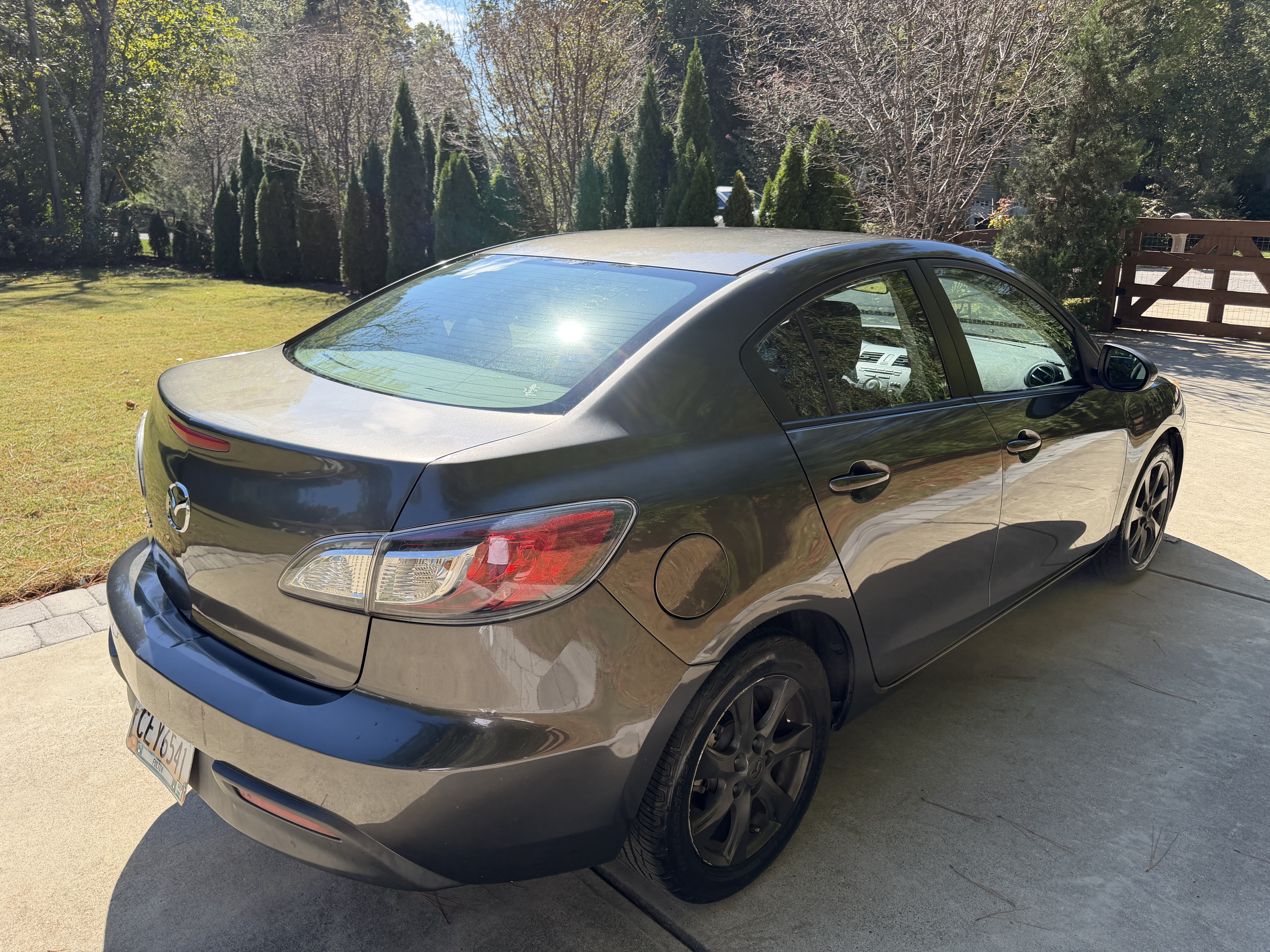 Used 2010 MAZDA MAZDA3 i Touring FWD image 2