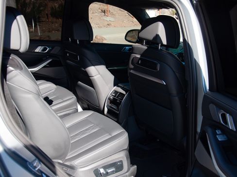 Used 2025 BMW X7 M60i w/ M Sport Professional Package image 22