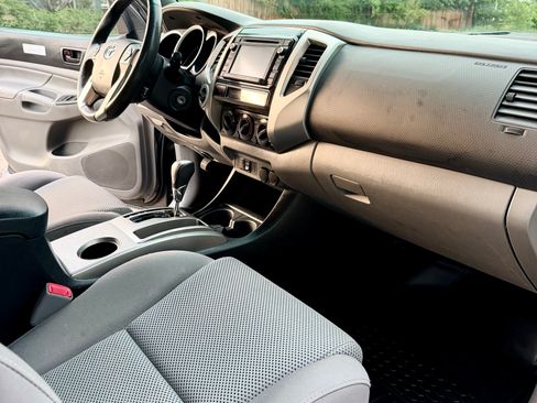 Used 2015 Toyota Tacoma 4x4 Double Cab w/ TRD Off-Road Package image 9