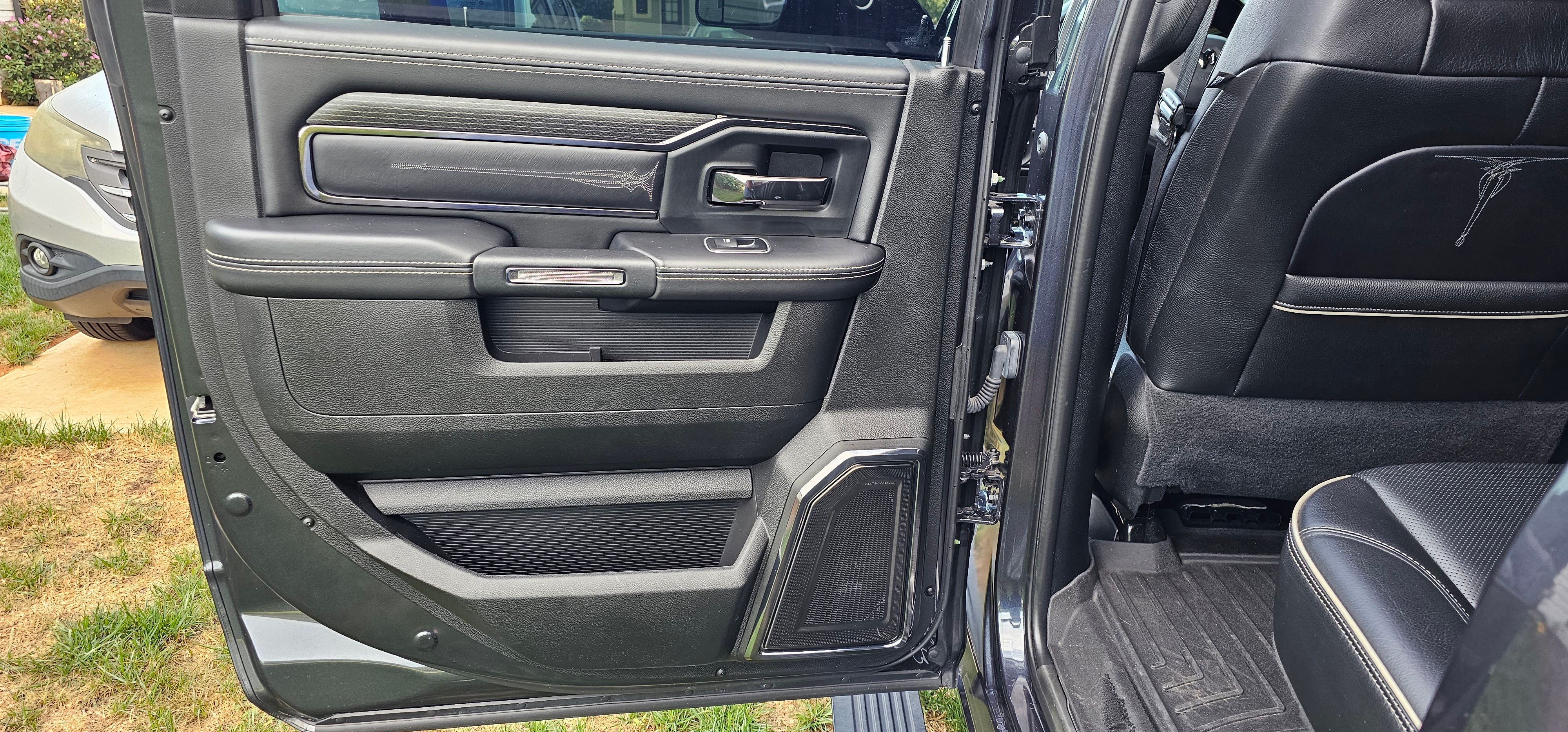 Used 2022 RAM 2500 Limited AWD/4WD image 12