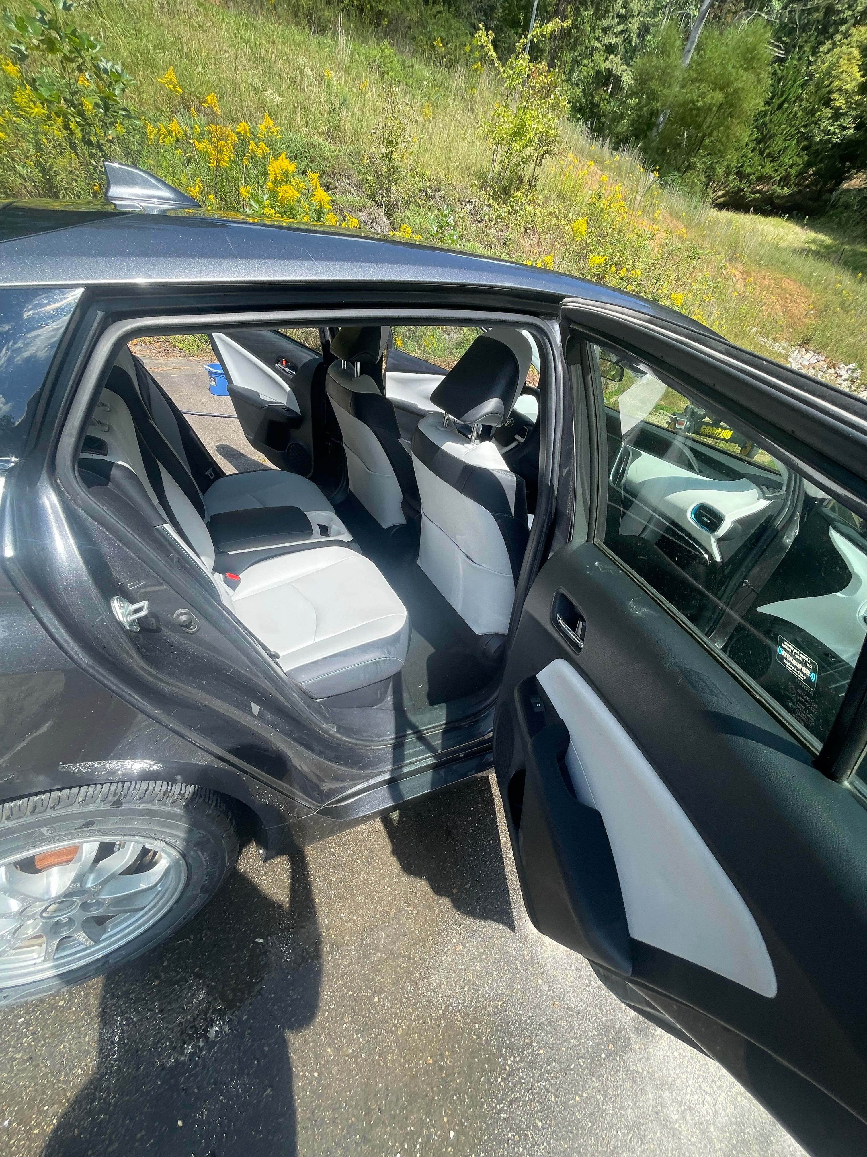 Used 2018 Toyota Prius Prime Premium FWD image 14