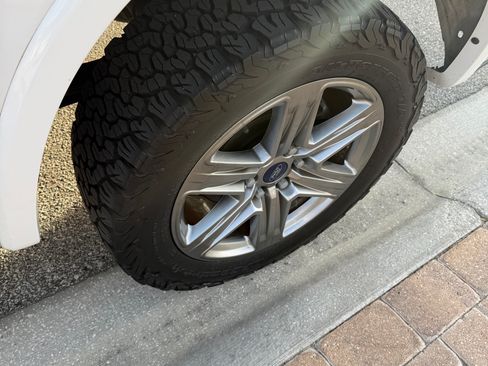 Used 2018 Ford F150 Lariat image 8