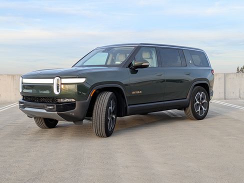Used 2023 Rivian R1S Adventure image 5