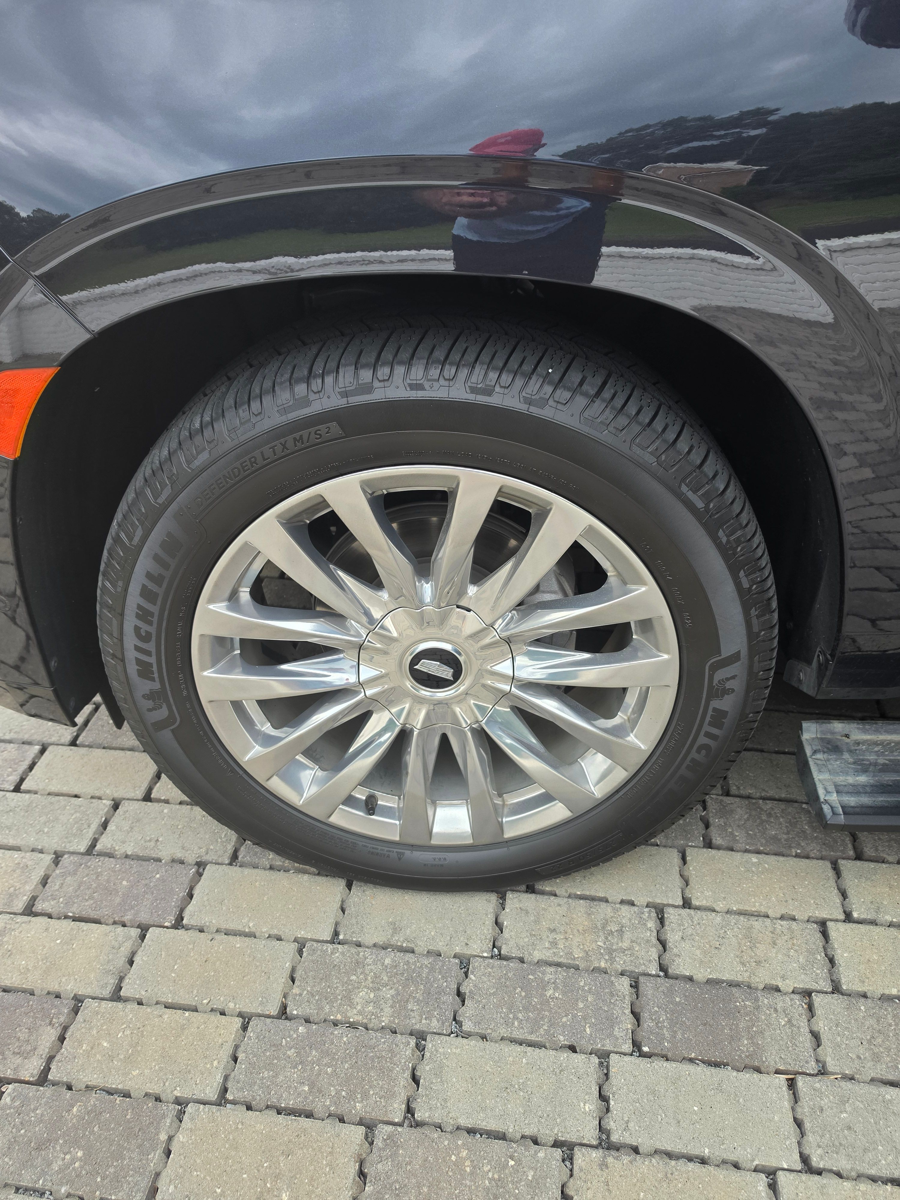 Used 2024 Cadillac Escalade ESV Premium Luxury w/ Performance Package AWD/4WD image 27