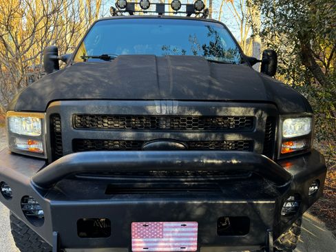 Used 2005 Ford Excursion Limited image 1