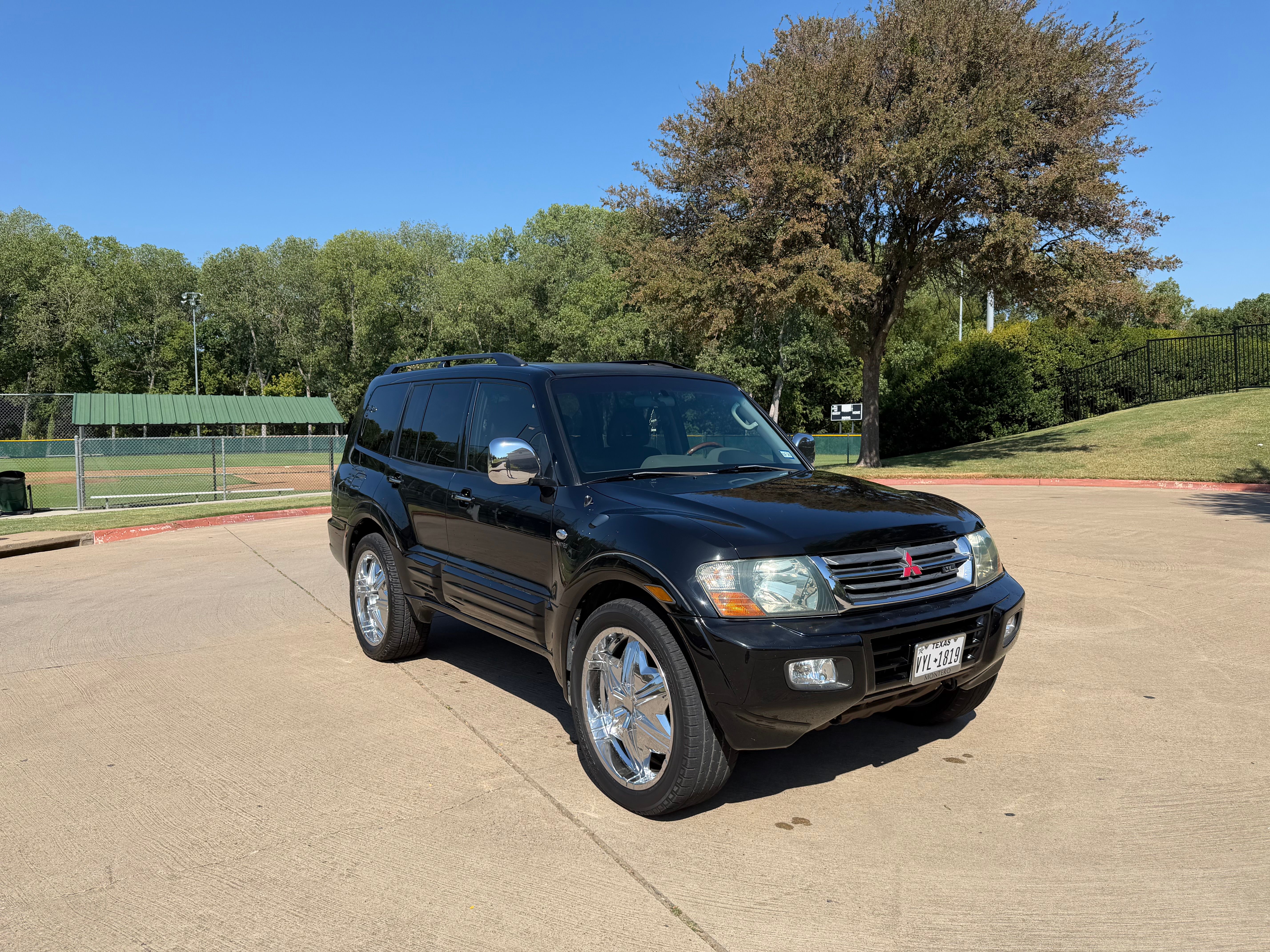 Used 2001 Mitsubishi Montero Limited AWD/4WD image 2