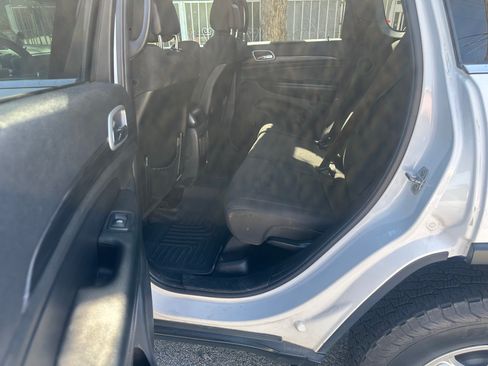 Used 2019 Jeep Grand Cherokee Laredo RWD image 12