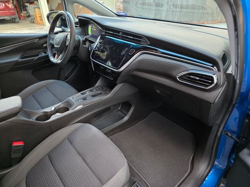 Used 2023 Chevrolet Bolt LT image 8
