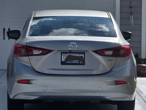 Used 2016 MAZDA MAZDA3 i Sport w/ Preferred Equipment Package image 9